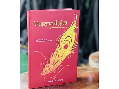 Bhagavad Gita (Những Đối Thoại Siêu Hình Thiêng Liêng) – Sophia Ngô